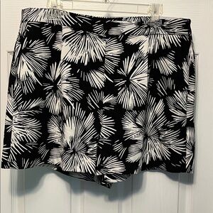 Ann Taylor Monochrome Floral Women's Shorts